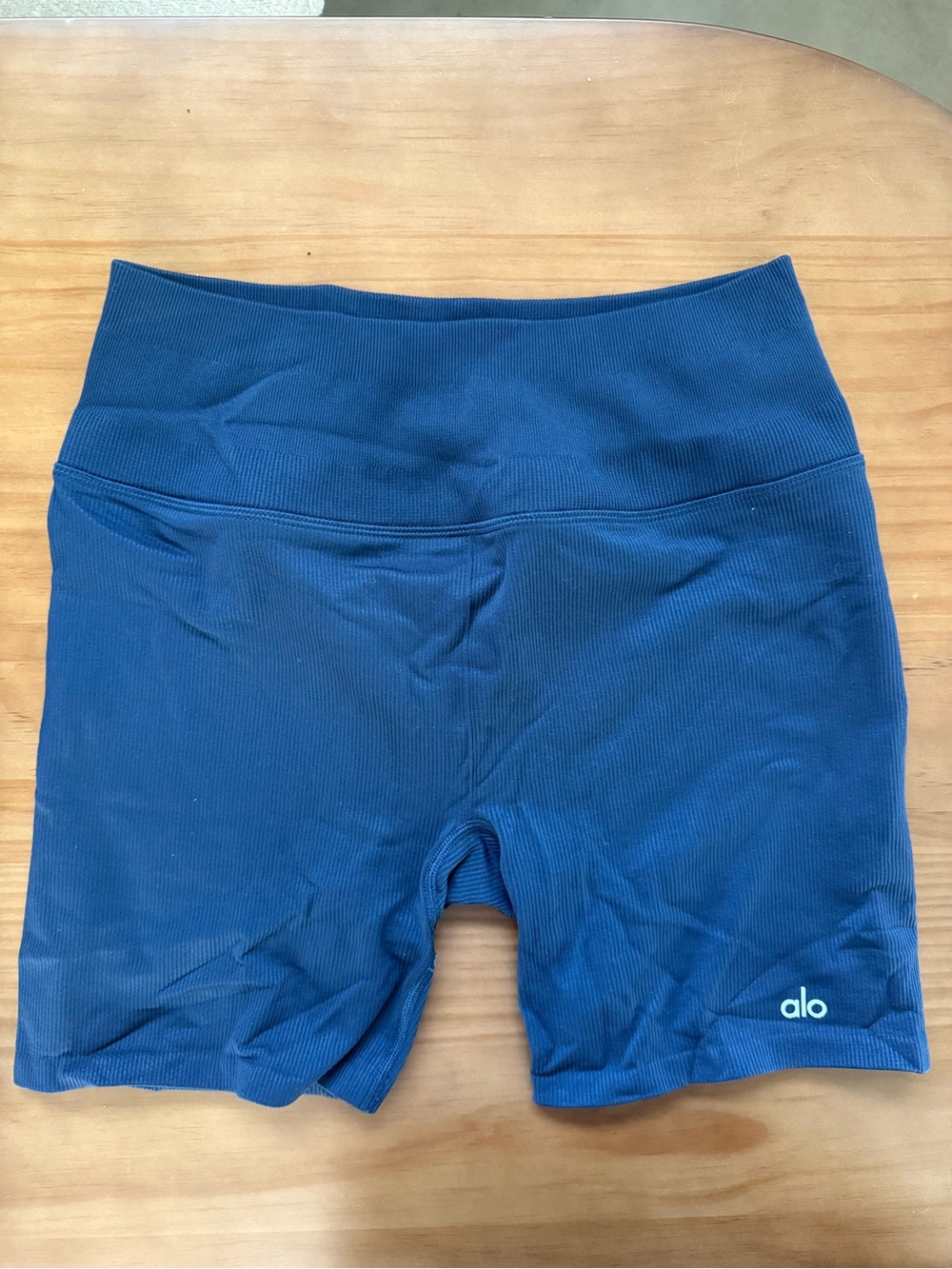 ALO Yoga Navy Bike Shorts - Picture 4 of 5